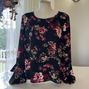 U2B floral bell sleeve blouse size lg